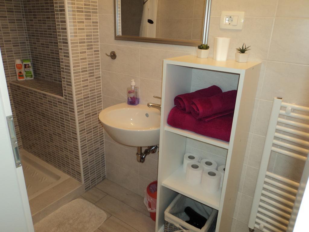 Studio Apartment Md Roc Bilik gambar